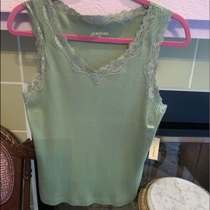 🌵ST JOHN’S BAY SLEEVELESS TOP (LARGE)🌵